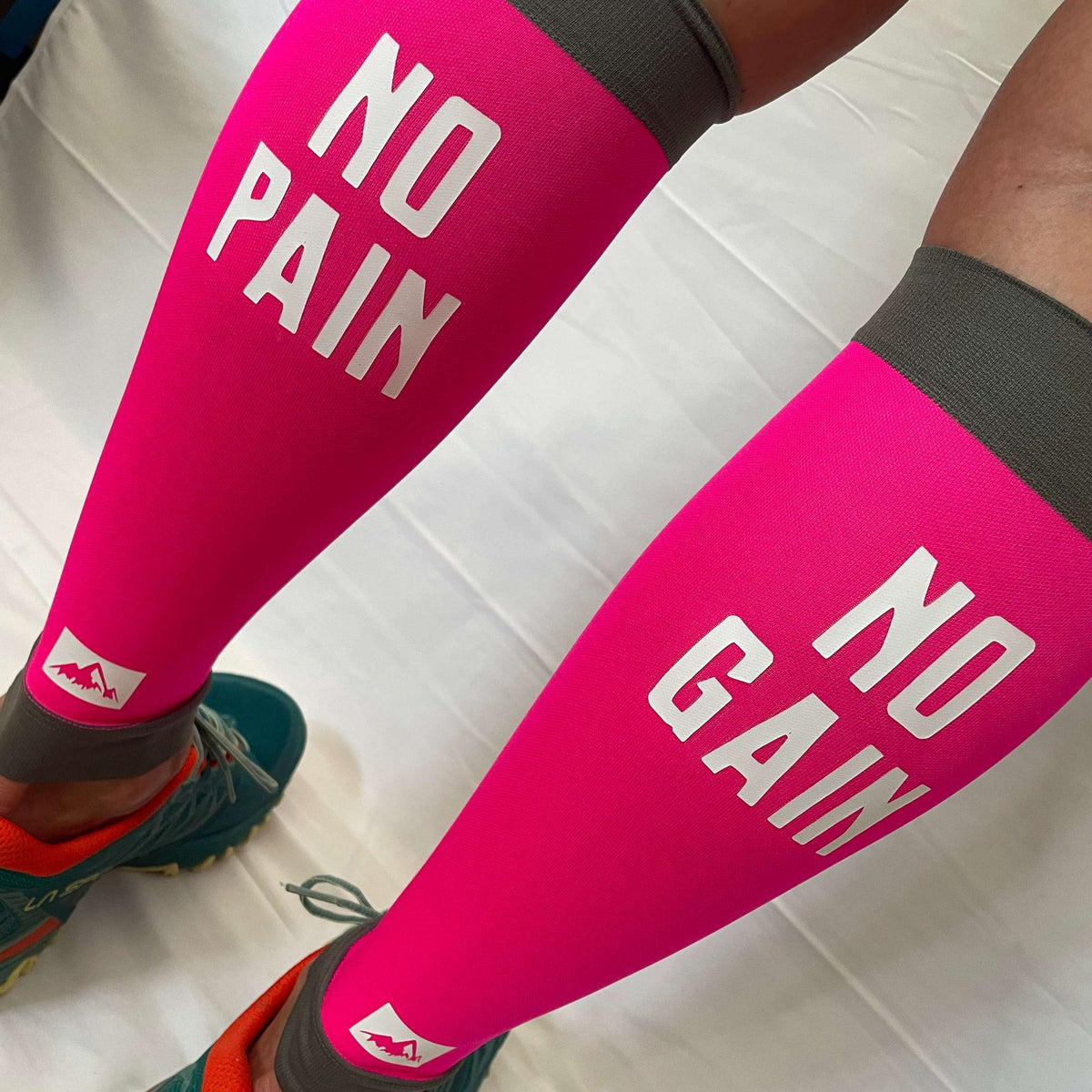 Bergliebe® Compression Calf Sleeves (Beinlinge) - No Pain Magenta - Bergliebe Store