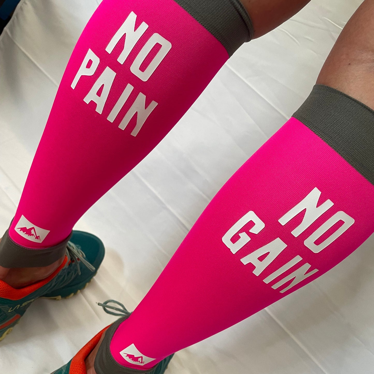 Bergliebe® Compression Calf Sleeves (Beinlinge) - No Pain Magenta - Bergliebe Store